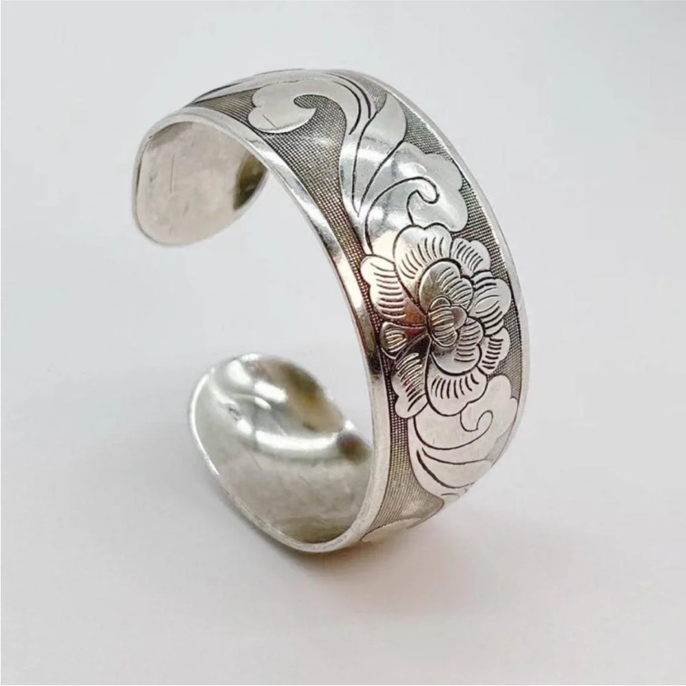 NWOT Boho Western Flower Cuff Bracelet